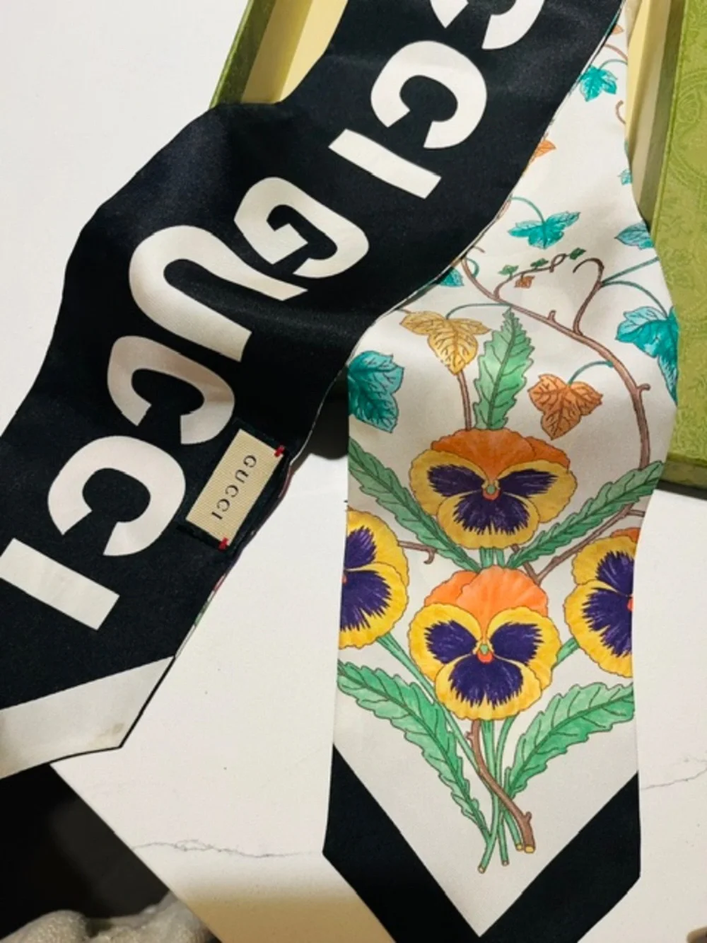 Rare Gorgeous Authentic Gucci Flora Print Silk Neck Bow scarf/bandeau